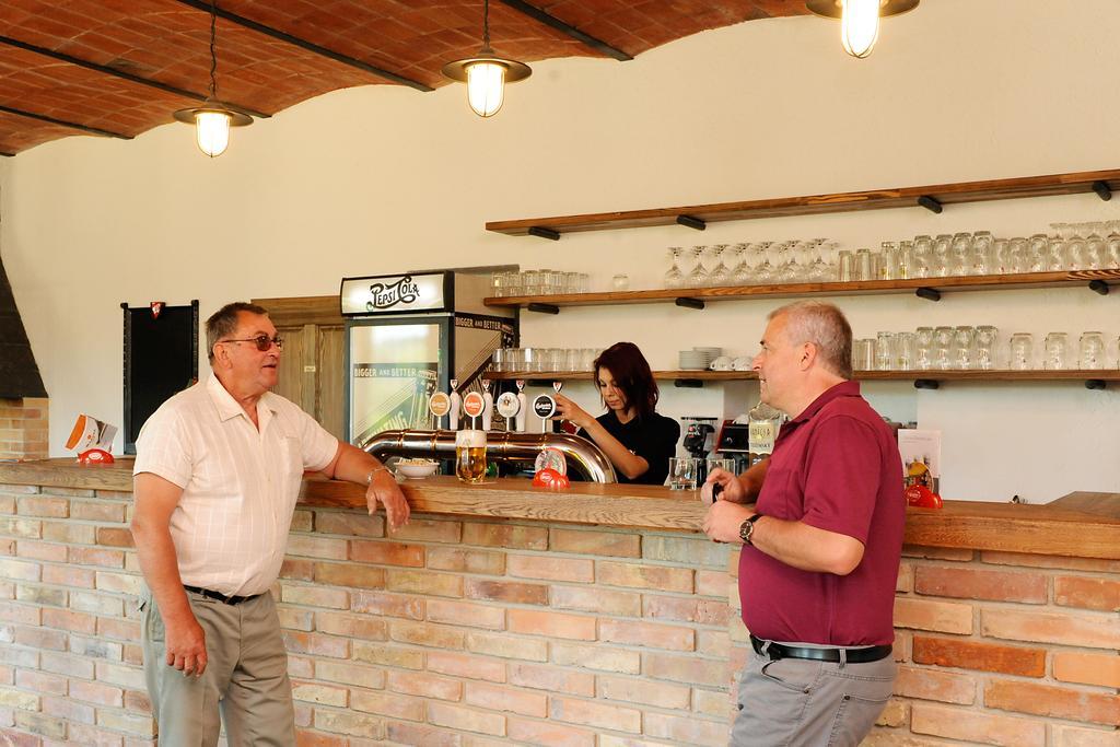 Milovice  Ranc Milovice酒店 外观 照片